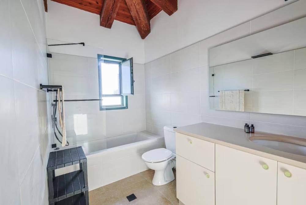 229614 חדרי השינה והרחצה, אחוזת בלו ביי נתניה - Blue Bay Mansion, וילה  בנתניה וילות - Vila 4 U