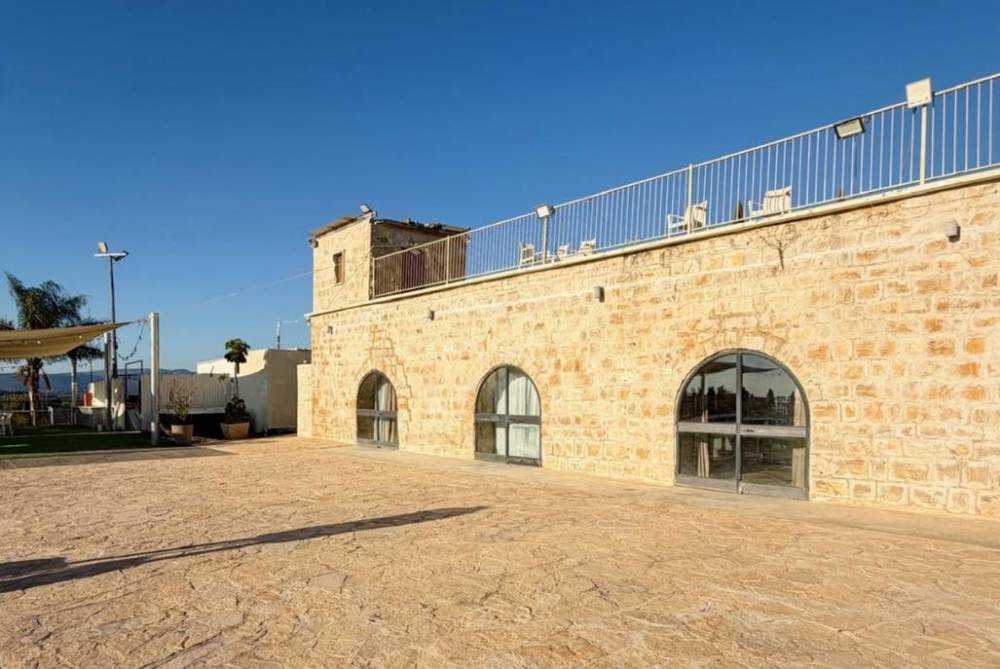 234108 המתחם החיצוני, אחוזת אלון וזית, וילה  בנווה זיו וילות - Vila 4 U
