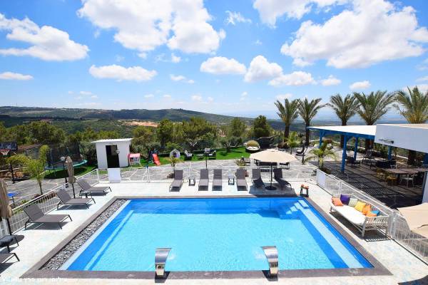 אחוזת מיקונוס ירכא - וילה ענקית למשפחות