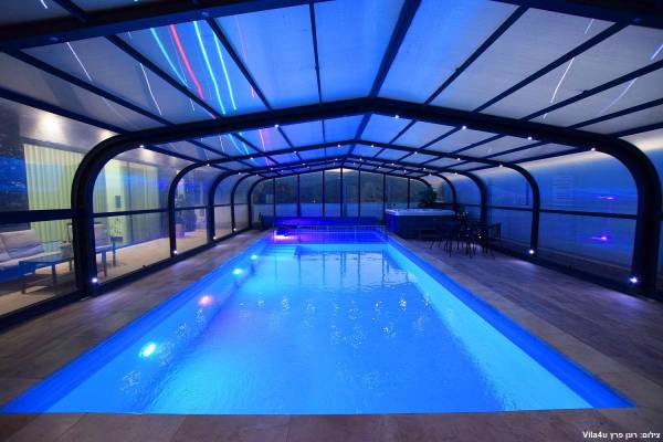 בריכת שחייה ענקית לכל המשפחה